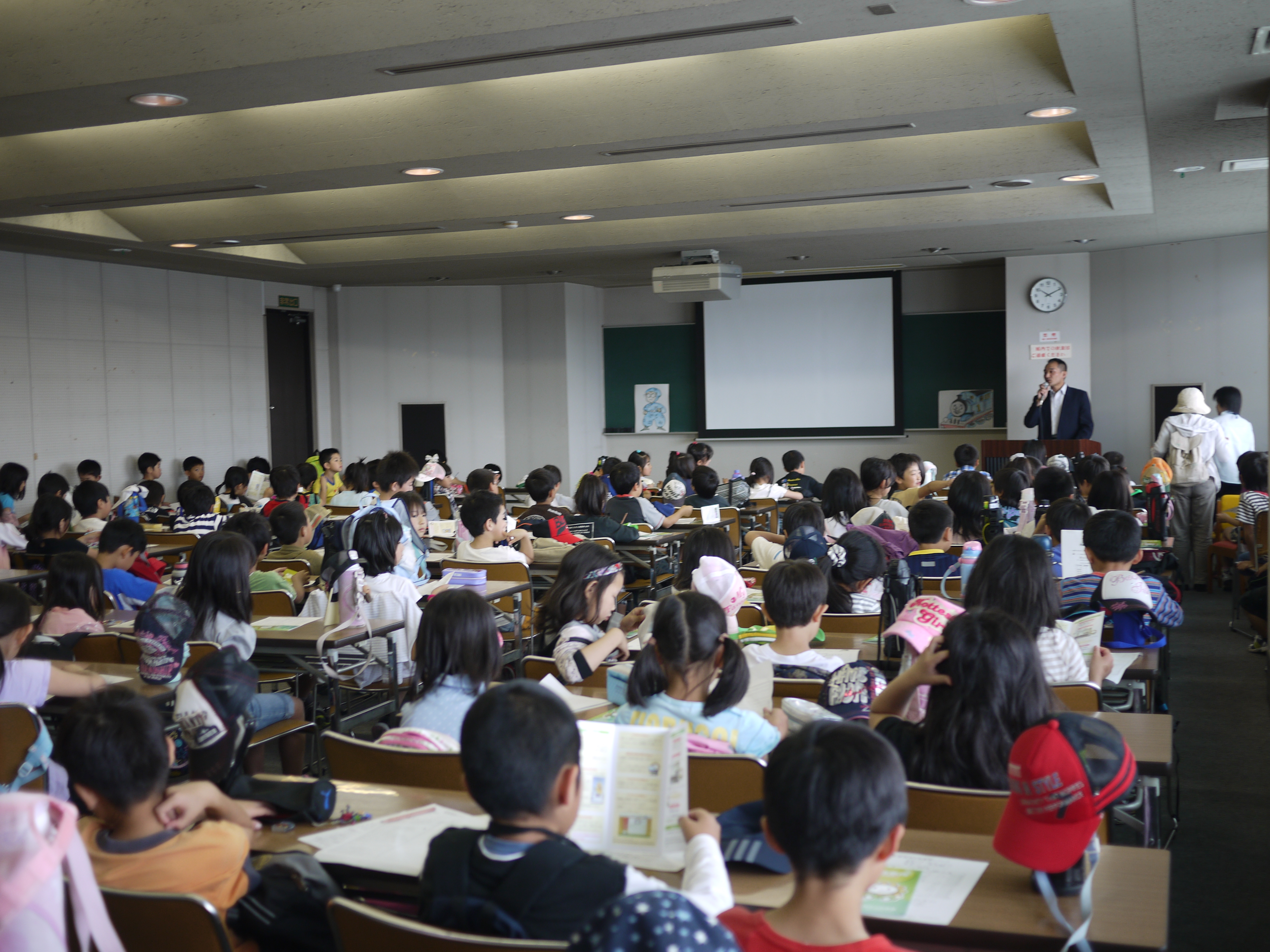 図書館見学１.JPG