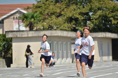 ３年女子１００Ｍ.JPG