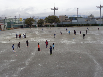 雨上がりサッカー１.JPG