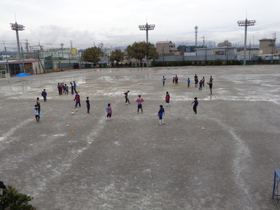 雨上がりサッカー２.JPG