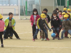 １年保育園との交流会 009.JPG