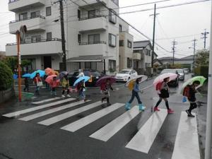 20130424雨の登校P4240006.JPG