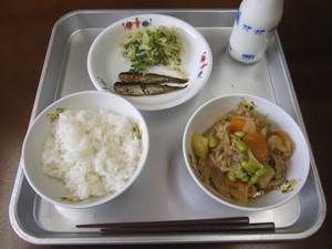 給食４．２６ 001.JPG