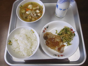 給食２５．５．２０ 001.JPG