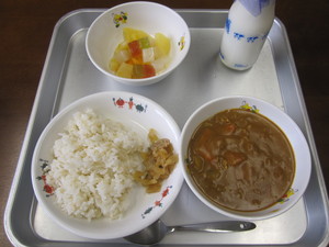 給食２５．５．２７ 001.JPG