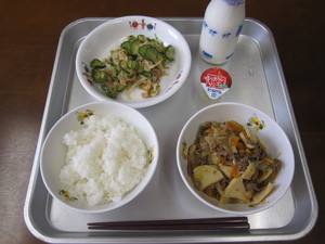 給食２５．５．３１ 001.JPG