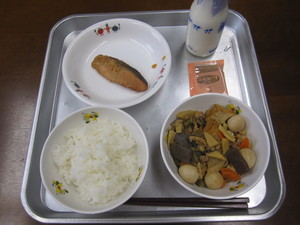 給食２５．６．２６ 001.JPG