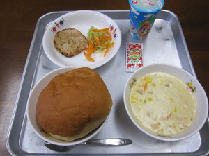 給食２５．７．４ 001.JPG